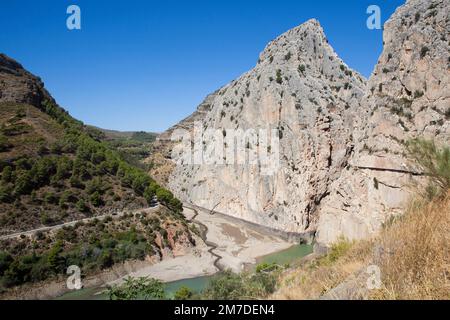 El Chorro (Spagna) e la Garganta del Chorro una grande gola naturale in andalusia Spagna. Foto Stock