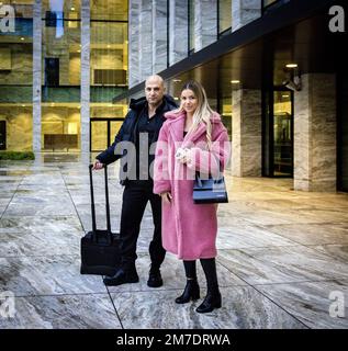 AMSTERDAM - Vlogger Yvonne Coldeweijer lascia il campo. Rachel Hazes e Coldeweijer apparvero in tribunale dopo che Hazes ha presentato un procedimento sommario contro Coldeweijer in cui Hazes chiede che Coldeweijer rimuovere il video che Coldeweijer aveva rimosso dal suo canale di succo vita di Yvonne dopo una citazione, ma ripostendolo alla fine di dicembre. ANP RAMON VAN FLYMEN olanda fuori - belgio fuori Foto Stock