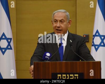 Gerusalemme, Israele. 15th giugno, 2014. Il primo ministro israeliano Benjamin Netanyahu interviene in una riunione del Partito del Likud nella Knesset, il Parlamento, a Gerusalemme, lunedì 9 gennaio; 2023. Foto di Debbie Hill/ Credit: UPI/Alamy Live News Foto Stock