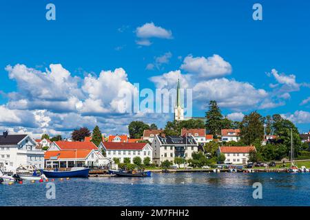 Vista della città di Lillesand in Norvegia. Foto Stock