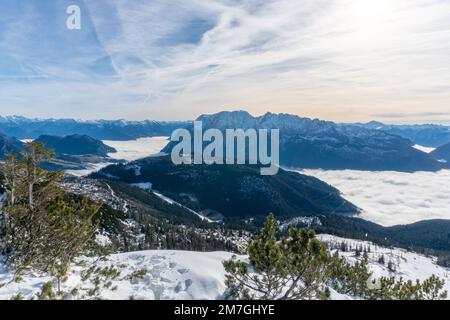 Grimming montagna nella regione di Ennstal in Stiria. Vista dalla stazione sciistica di Tauplitz. Foto Stock