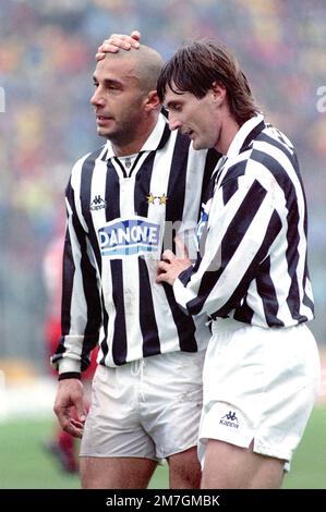 Italia, Torino 1994-1995-1996: I giocatori della Juventus FC Gianluca Vialli e Robert Jarni durante la Serie A 1993-94 Serie A Football Championship match Foto Stock