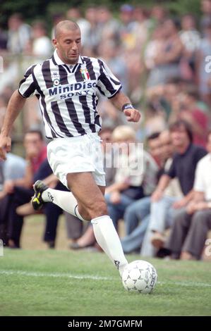 Italia, Villar Perosa Torino 08-10-1995 : Juventus FC giocatore Gianluca Vialli in azione durante amichevole Juventus - Juve Primavera Foto Stock