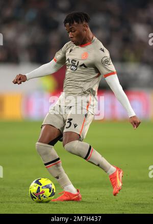 Torino, 7th gennaio 2023. Destiny Udogie di Udinese Calcio durante la Serie A match allo Stadio Allianz di Torino. L'immagine di credito dovrebbe essere: Jonathan Moskrop / Sportimage Foto Stock