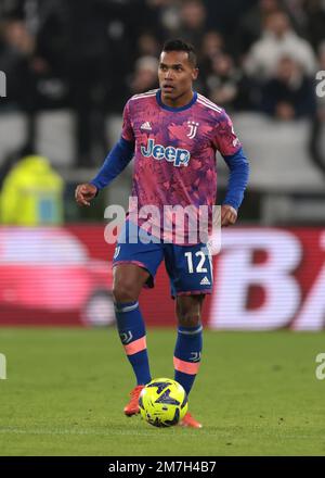 Torino, 7th gennaio 2023. Alex Sandro della Juventus durante la Serie A match allo Stadio Allianz di Torino. L'immagine di credito dovrebbe essere: Jonathan Moskrop / Sportimage Foto Stock