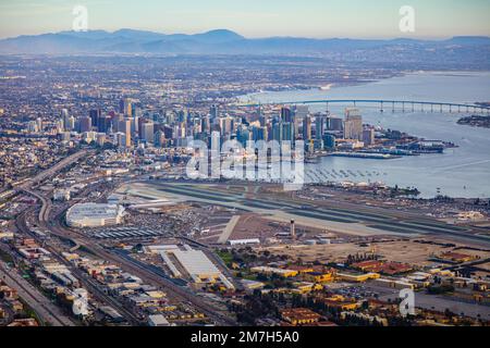 Centro di San Diego intenzionale Aeroporto sfondo città Foto Stock