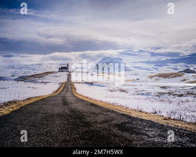 Chiesa di Ingialdshólskirkja neve Islanda Inverno Foto Stock