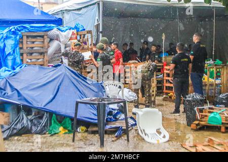 Rio de Janeiro, Brasile. 9 gennaio 2023: RJ. Rio de Janeiro. 09.01.2023 SMANTELLAMENTO DEL CAMPO COUPIST. L'esercito smantella il campo di sostegno del golpe bolsonarista questo lunedì (9), che si trovava di fronte al battaglione Commando do Leste su Avenida Presidente Vargas, in centro. FOTO: ELLAN LUSTOSA (Credit Image: © Ellan Lustosa/ZUMA Press Wire) SOLO PER USO EDITORIALE! Non per USO commerciale! Credit: ZUMA Press, Inc./Alamy Live News Foto Stock