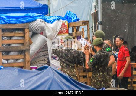 Rio de Janeiro, Brasile. 9 gennaio 2023: RJ. Rio de Janeiro. 09.01.2023 SMANTELLAMENTO DEL CAMPO COUPIST. L'esercito smantella il campo di sostegno del golpe bolsonarista questo lunedì (9), che si trovava di fronte al battaglione Commando do Leste su Avenida Presidente Vargas, in centro. FOTO: ELLAN LUSTOSA (Credit Image: © Ellan Lustosa/ZUMA Press Wire) SOLO PER USO EDITORIALE! Non per USO commerciale! Credit: ZUMA Press, Inc./Alamy Live News Foto Stock