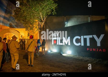 Mohali, India. 09th Jan, 2023. Ingresso principale di HLV (Hitesh Lucky Verma) Film City il giorno del lancio nel distretto di Mohali, Punjab. HLV è la prima città del cinema nello stato del Punjab, che offrono una vasta gamma di temi e set come Wild West, European, Dubai, China Town, stazioni ferroviarie, Stazione di polizia, hangar aerei, tribunali, Garage, e molti altri. Credit: SOPA Images Limited/Alamy Live News Foto Stock