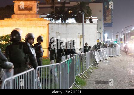 Rio de Janeiro, Brasile. 09th Jan, 2023. Atti democratici di fronte al Comendo Militar do Leste (LMC), nella zona centrale di Rio de Janeiro. Credit: Carlos Elias Junior/FotoArena/Alamy Live News Foto Stock