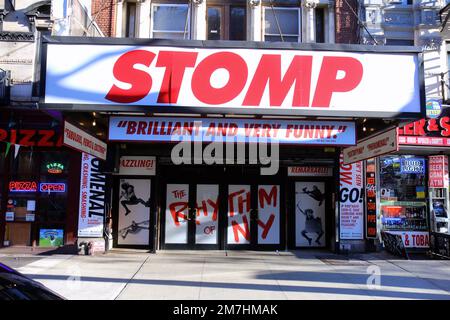 Dopo quasi 29 anni il famoso spettacolo musicale Stomp ha tenuto la sua ultima esecuzione la domenica al Teatro Orpheum. New York City, NY, USA, 9 gennaio 2023. Foto di Charles Guerin/ABACAPRESS.COM Foto Stock