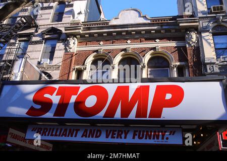 Dopo quasi 29 anni il famoso spettacolo musicale Stomp ha tenuto la sua ultima esecuzione la domenica al Teatro Orpheum. New York City, NY, USA, 9 gennaio 2023. Foto di Charles Guerin/ABACAPRESS.COM Foto Stock