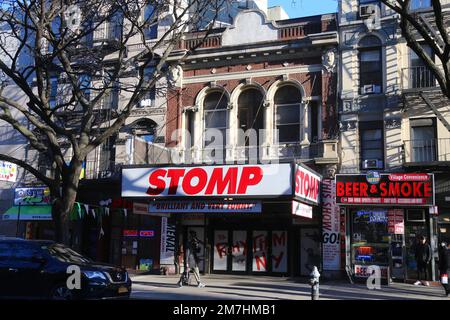 Dopo quasi 29 anni il famoso spettacolo musicale Stomp ha tenuto la sua ultima esecuzione la domenica al Teatro Orpheum. New York City, NY, USA, 9 gennaio 2023. Foto di Charles Guerin/ABACAPRESS.COM Foto Stock