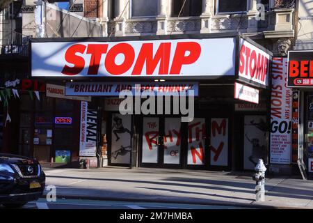 Dopo quasi 29 anni il famoso spettacolo musicale Stomp ha tenuto la sua ultima esecuzione la domenica al Teatro Orpheum. New York City, NY, USA, 9 gennaio 2023. Foto di Charles Guerin/ABACAPRESS.COM Foto Stock