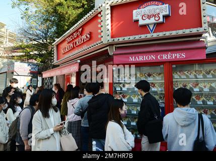 La vivace via Takeshita a Harajuku, Tokyo, Giappone. Foto Stock