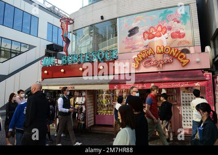 La vivace via Takeshita a Harajuku, Tokyo, Giappone. Foto Stock