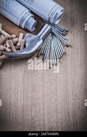 Disegni costruttivi pila di tasselli e chiodi in legno. Foto Stock