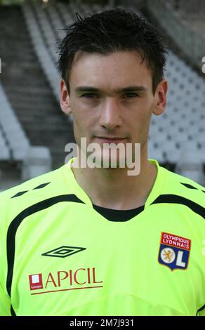 Foto del file datata 26 agosto 2009 di Hugo Lloris di Lione durante una fotocall allo stadio Gerland a Lione, Francia. Il portiere e capitano francese, vincitore della Coppa del mondo, Hugo Lloris, ha annunciato il suo ritiro dal calcio internazionale all'età di 36 anni. Tottenham Llorace ha fatto un record di 145 apparizioni per la Francia dal 2008 al 2022, conquistando la squadra 121 volte, anche un record. Foto di Vincent Dargent/Cameleon/ABACAPRESS.COM Foto Stock