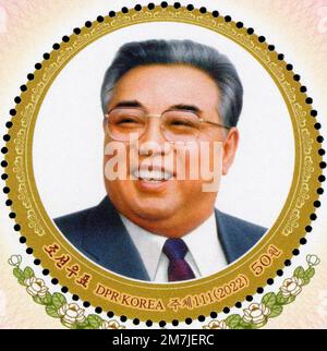 Didascalia 88/150 2022 francobollo nordcoreano sorridente ritratto di Kim il Sung. 110th° anniversario di compleanno Foto Stock