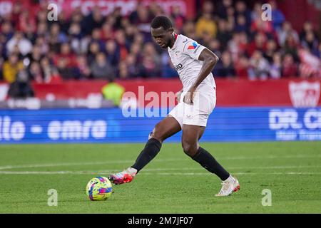 Siviglia, Spagna. 08th, gennaio 2023. Tanguy Nianzou (14) del Sevilla FC visto durante la partita di LaLiga Santander tra Sevilla FC e Getafe all'Estadio Ramon Sanchez Pizjuan di Siviglia. (Photo credit: Gonzales Photo - Jesus Ruiz Medina). Foto Stock