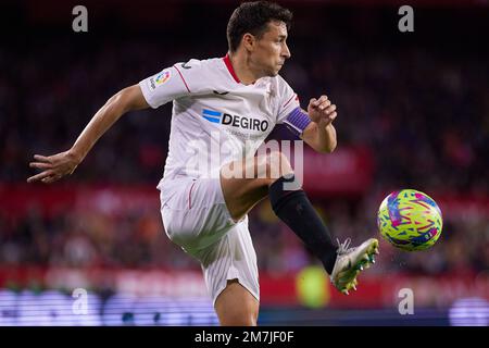 Siviglia, Spagna. 08th, gennaio 2023. Gesù Navas (16) del Sevilla FC visto durante la partita di LaLiga Santander tra Sevilla FC e Getafe a Estadio Ramon Sanchez Pizjuan a Siviglia. (Photo credit: Gonzales Photo - Jesus Ruiz Medina). Foto Stock