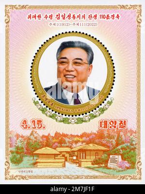 2022 francobollo nordcoreano sorridente ritratto di Kim il Sung. 110th° anniversario di compleanno Foto Stock