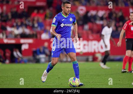 Siviglia, Spagna. 08th, gennaio 2023. Angel Algobia (16) di Getafe visto durante la partita di LaLiga Santander tra il Sevilla FC e Getafe all'Estadio Ramon Sanchez Pizjuan di Siviglia. (Photo credit: Gonzales Photo - Jesus Ruiz Medina). Foto Stock