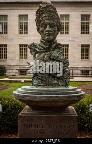 Statua Amerigo Vespucci, mercante italiano, esploratore e navigatore della Repubblica di Firenze, dal cui nome deriva il termine 'America', Wa Foto Stock