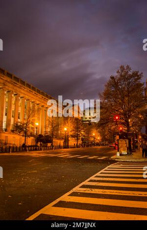 15th strada NW di notte, Washington, D.C., USA Foto Stock