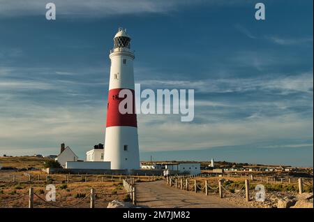 Vista sul faro di Portland Bill sull'isola di Portland, Dorset, Inghilterra Foto Stock