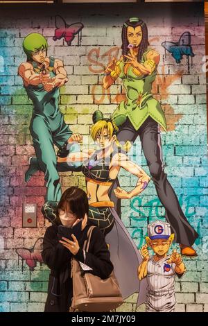 Giappone, Honshu, Tokyo, Akihabara, Muraglia colorata raffigurante Supereroi di videogiochi Foto Stock