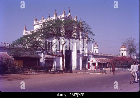 Chota Imambara, conosciuta anche come Imambara Hussainabad Mubarak è un imponente monumento situato nella città di Lucknow, Uttar Pradesh, India. Ci sono voluti 54 anni per finalizzarlo. Foto Stock