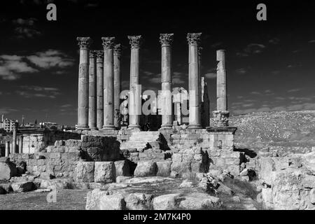 Vista sul Tempio di Artemis nella città di Jerash, Giordania, Medio Oriente Foto Stock