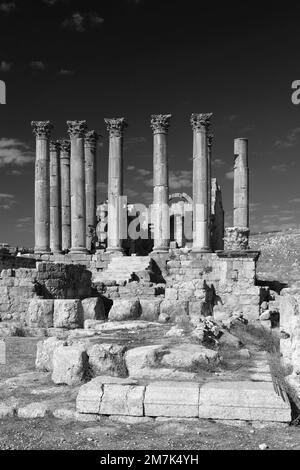 Vista sul Tempio di Artemis nella città di Jerash, Giordania, Medio Oriente Foto Stock