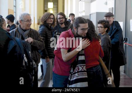 Milano, Italia. 10th Jan, 2023. Milano, Corte, udienza per decidere la sorveglianza speciale dell'attivista ultima generazione Simone Ficchia Editorial Usage Only Credit: Independent Photo Agency/Alamy Live News Foto Stock