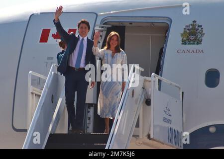 Città del Messico, Messico. 09th Jan, 2023. 09 gennaio 2023 a Città del Messico: Il primo ministro canadese Justin Trudeau e sua moglie Sophie Gregoire Trudeau, arrivano all'aeroporto internazionale di Felipe Angeles per partecipare ai vertici del Nord America del 10th. Il 09 gennaio 2023 a Città del Messico. (Foto di Carlos Santiago/ Eyepix Group/Sipa USA) Credit: Sipa USA/Alamy Live News Foto Stock