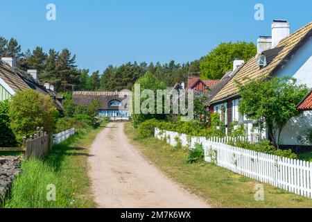 Case tipiche nel piccolo villaggio di Knäbäckshusen, Österlen, Skåne, Svezia Foto Stock