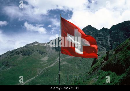 Svizzera. Canton Vallese. Bandiera svizzera. Foto Stock