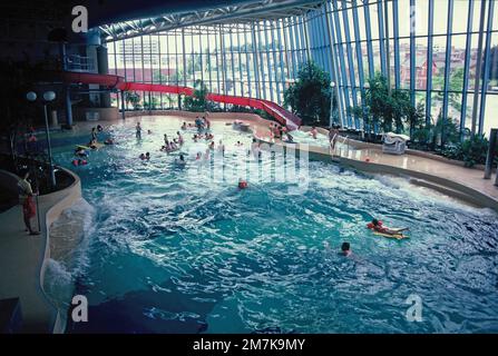 Regno Unito. Inghilterra. Devon. Exeter. Piscina coperta Riverside Leisure Centre. Foto Stock