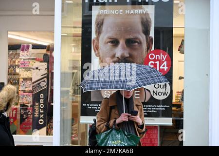 Norwich, Regno Unito - 10th gennaio 2023 mesi dopo la speculazione il tanto atteso libro personale ed emotivo di Tell-all del Duca del Sussex, intitolato Spare, va in vendita oggi in 16 lingue diverse, più un audiolibro letto dal principe stesso, pubblicato da Penguin Random House. Credit: Nils Jorgensen/Alamy Live News Foto Stock