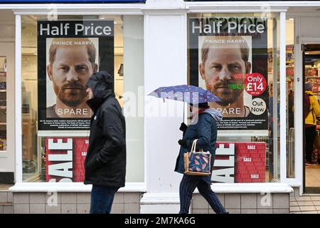 Norwich, Regno Unito - 10th gennaio 2023 mesi dopo la speculazione il tanto atteso libro personale ed emotivo di Tell-all del Duca del Sussex, intitolato Spare, va in vendita oggi in 16 lingue diverse, più un audiolibro letto dal principe stesso, pubblicato da Penguin Random House. Credit: Nils Jorgensen/Alamy Live News Foto Stock