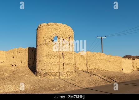 Vecchie mura della città di Bahla, Oman Foto Stock