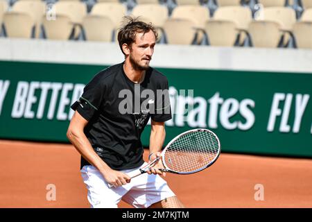 Tennista professionista russo Daniil Medvedev durante una sessione di allenamento in occasione del torneo di tennis Roland-Garros 2022 del 19 maggio 20 Foto Stock