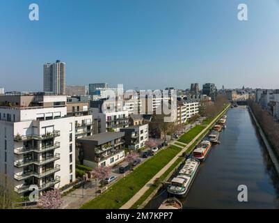 Rennes (Bretagna, Francia nord-occidentale): Vista aerea degli edifici lungo il fiume Vilaine, il viale “mail Francois Mitterand” e gli edifici nel d Foto Stock