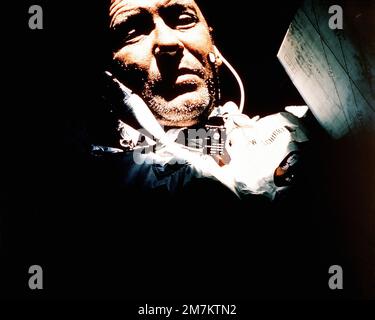 Astronauta Walter M. Schirra Jr., comandante di veicoli spaziali, durante la missione Apollo 7. Paese: Sconosciuto Foto Stock