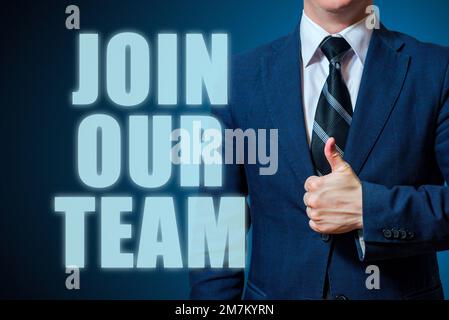 Uomo d'affari che mostra i pollici in su per la frase Unisciti al nostro team Foto Stock