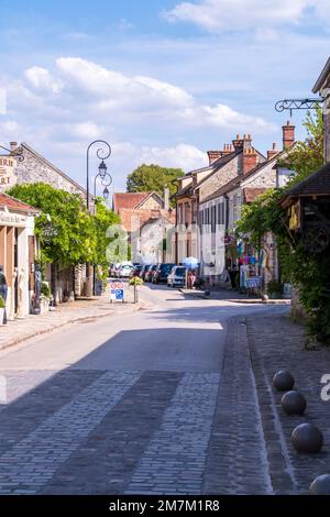 Barbizon (zona di Parigi): ÒGrande RueÓ, strada principale del villaggio dove vivevano numerosi pittori post-impressionisti Foto Stock