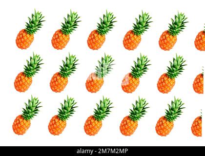 Imposta un motivo a frutta colorata di ananas fresco su sfondo bianco. Vista dall'alto. Giacitura piatta. Sfondo estivo. Foto Stock