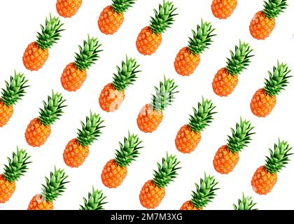 Imposta un motivo a frutta colorata di ananas fresco su sfondo bianco. Vista dall'alto. Giacitura piatta. Sfondo estivo. Foto Stock